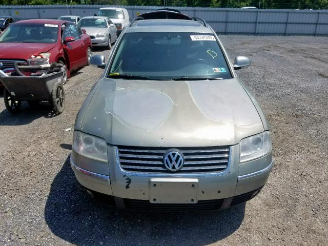 WVWYH63B54E217936 - 2004 VOLKSWAGEN PASSAT GLX GREEN photo 9