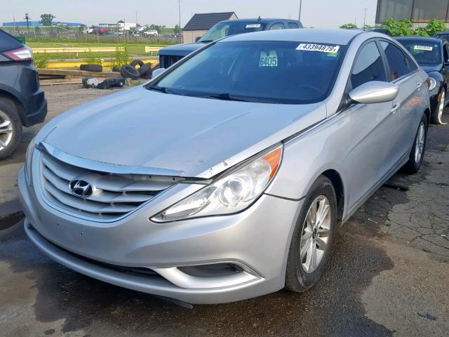 5NPEB4AC8BH017652 - 2011 HYUNDAI SONATA GLS SILVER photo 2