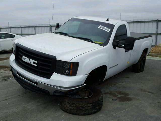 1GTHC24K78E129711 - 2008 GMC SIERRA C25 WHITE photo 2