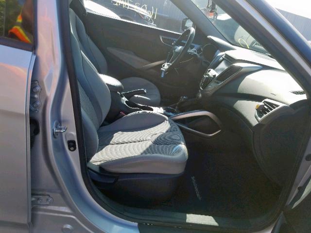 KMHTC6AD6CU048037 - 2012 HYUNDAI VELOSTER SILVER photo 5