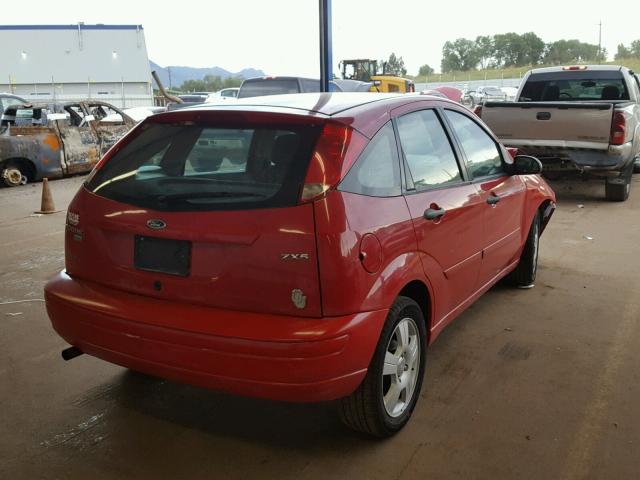 3FAFP37N85R152422 - 2005 FORD FOCUS ZX5 RED photo 4