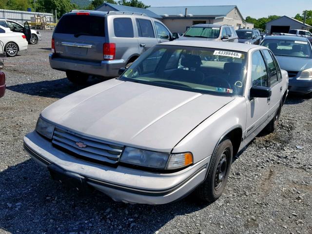 2G1WL54T1N9140258 - 1992 CHEVROLET LUMINA SILVER photo 2