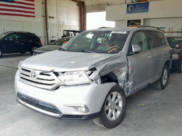 5TDBK3EH8CS116891 - 2012 TOYOTA HIGHLANDER SILVER photo 2