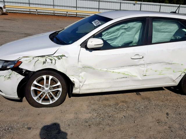 KNAFU5A23C5586919 - 2012 KIA FORTE EX WHITE photo 9