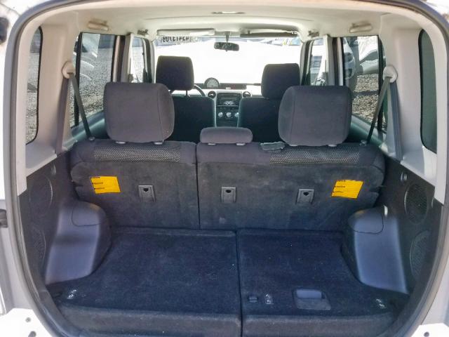 JTLKT324350174805 - 2005 TOYOTA SCION XB 白色 照片 9