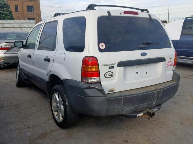 1FMYU93165KE47598 - 2005 FORD ESCAPE XLT WHITE photo 3