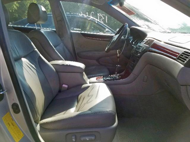 JTHBA30GX45051758 - 2004 LEXUS ES 330 SILVER photo 5