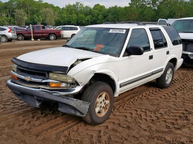 1GNDT13W912188898 - 2001 CHEVROLET BLAZER WHITE photo 2