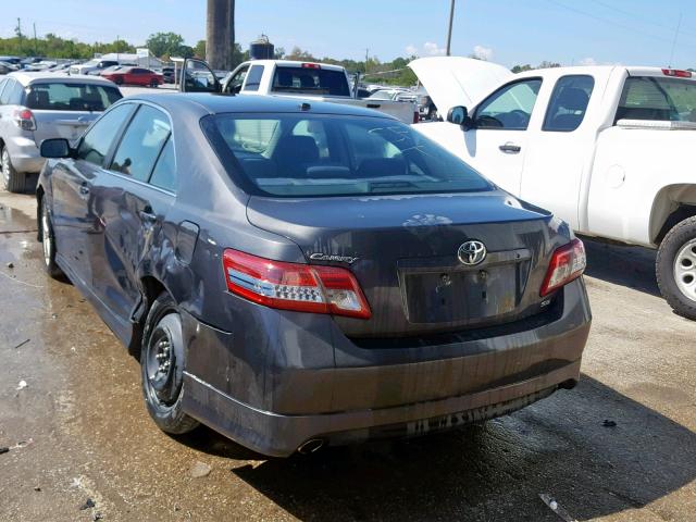 4T1BF3EK1BU600116 - 2011 TOYOTA CAMRY BASE GRAY photo 3