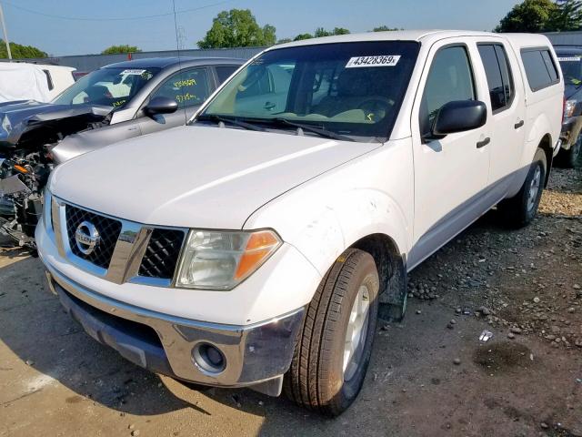 1N6AD07W87C436796 - 2007 NISSAN FRONTIER C WHITE photo 2