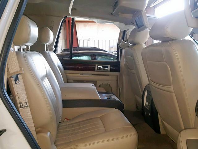 5LMFU28R33LJ29911 - 2003 LINCOLN NAVIGATOR თეთრი ფოტო 6