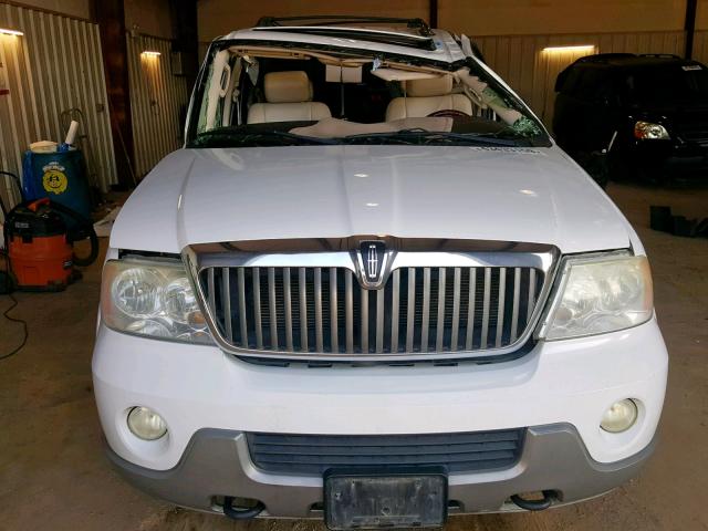 5LMFU28R33LJ29911 - 2003 LINCOLN NAVIGATOR თეთრი ფოტო 9