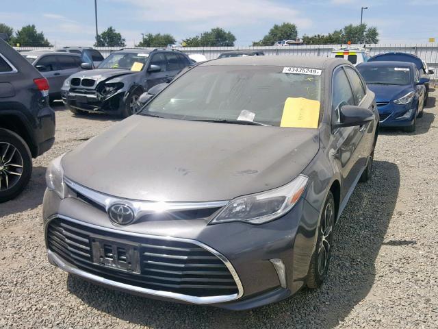 4T1BK1EB2JU284899 - 2018 TOYOTA AVALON XLE GRAY photo 2