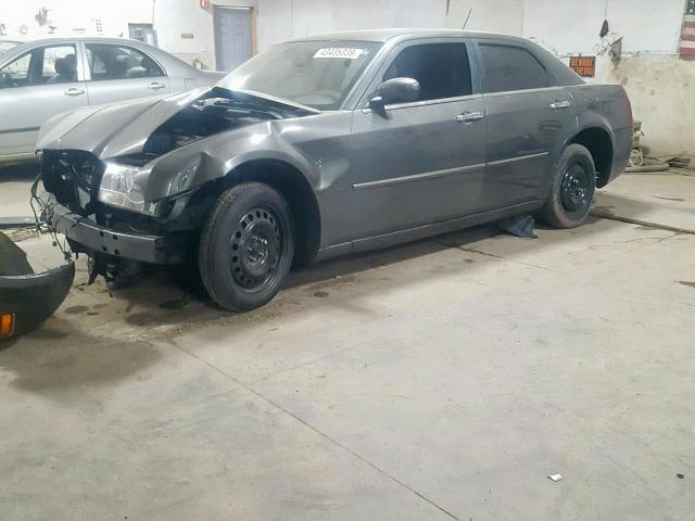 2C3LA53G48H136935 - 2008 CHRYSLER 300 TOURIN GRAY photo 2