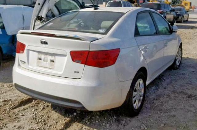 KNAFU4A20B5395869 - 2011 KIA FORTE EX WHITE photo 4