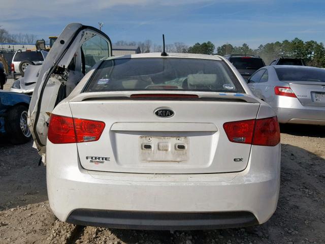 KNAFU4A20B5395869 - 2011 KIA FORTE EX WHITE photo 9