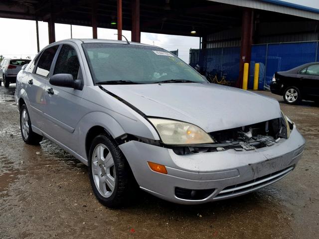 1FAHP34N07W265021 - 2007 FORD FOCUS ZX4 SILVER photo 1