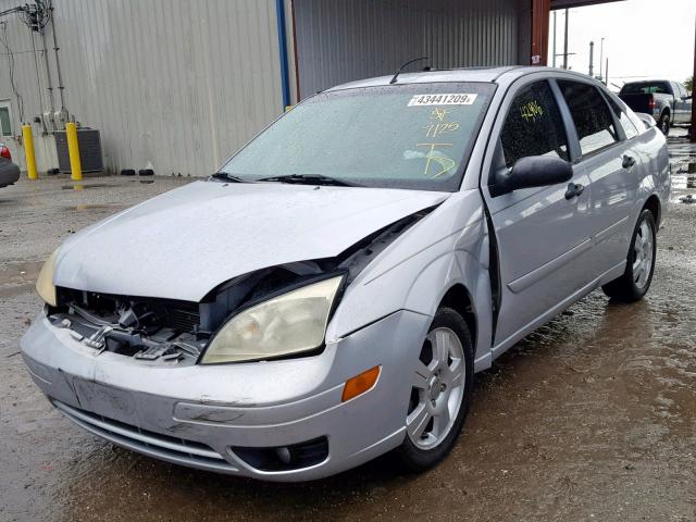 1FAHP34N07W265021 - 2007 FORD FOCUS ZX4 SILVER photo 2