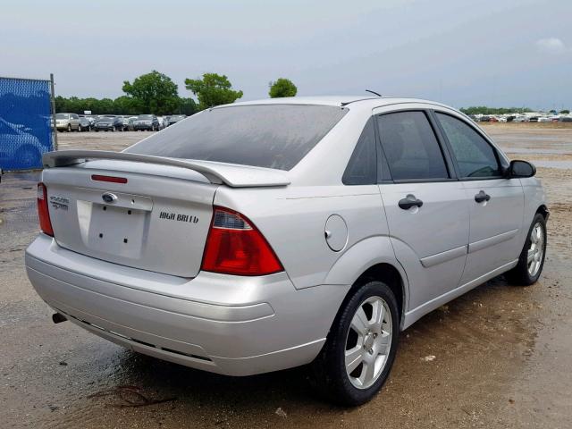 1FAHP34N07W265021 - 2007 FORD FOCUS ZX4 SILVER photo 4