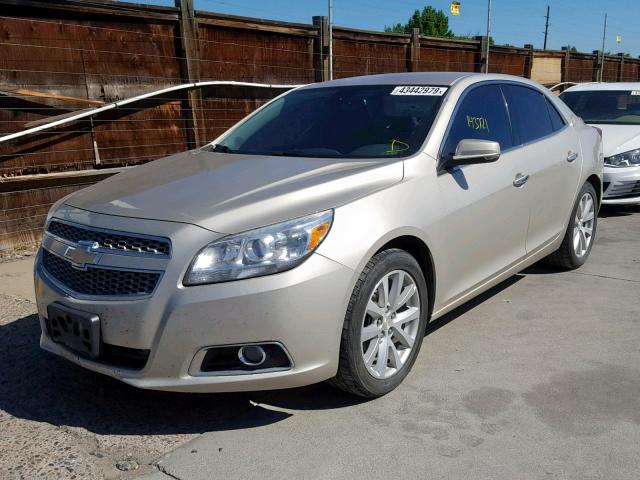 1G11H5SA7DF296663 - 2013 CHEVROLET MALIBU LTZ ოქროსფერი ფოტო 2
