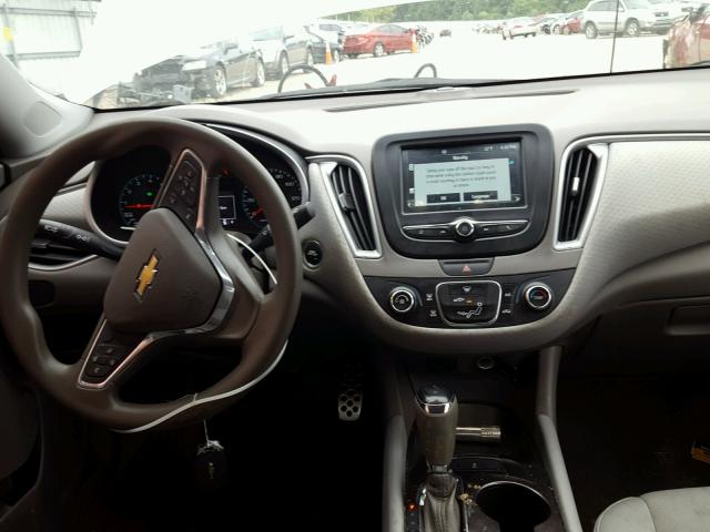 1G1ZB5ST8GF179605 - 2016 CHEVROLET MALIBU LS Silber Foto 9