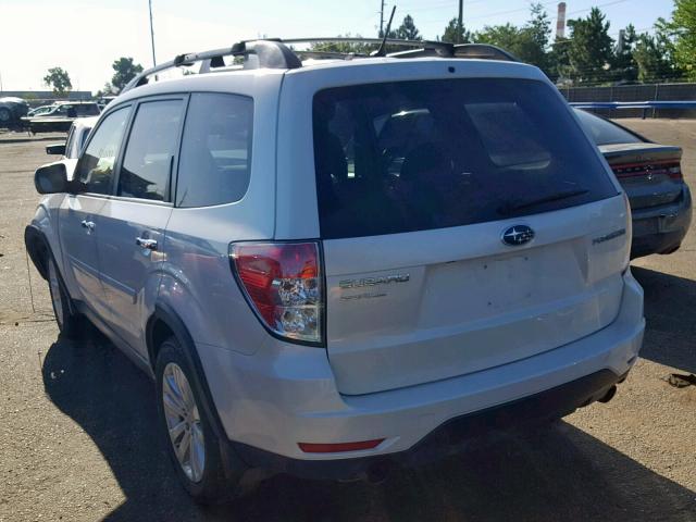 JF2SHBEC5BH779076 - 2011 SUBARU FORESTER L WHITE photo 3