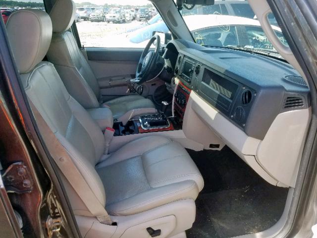 1J8HG58N36C365722 - 2006 JEEP COMMANDER GRAY photo 5