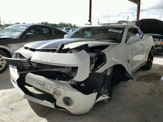 2G1FE1E37C9162618 - 2012 CHEVROLET CAMARO LS WHITE photo 2