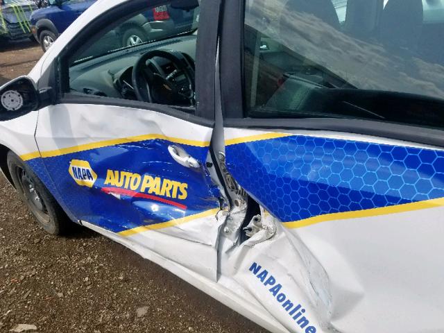 1G1JA6SH6D4229457 - 2013 CHEVROLET SONIC LS WHITE photo 10