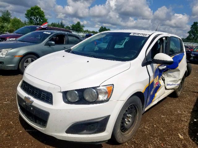 1G1JA6SH6D4229457 - 2013 CHEVROLET SONIC LS WHITE photo 2