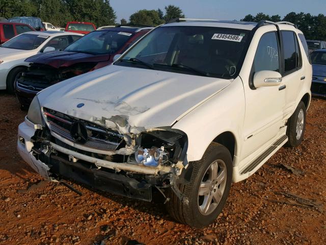 4JGAB57E05A519608 - 2005 MERCEDES-BENZ ML 350 WHITE photo 2