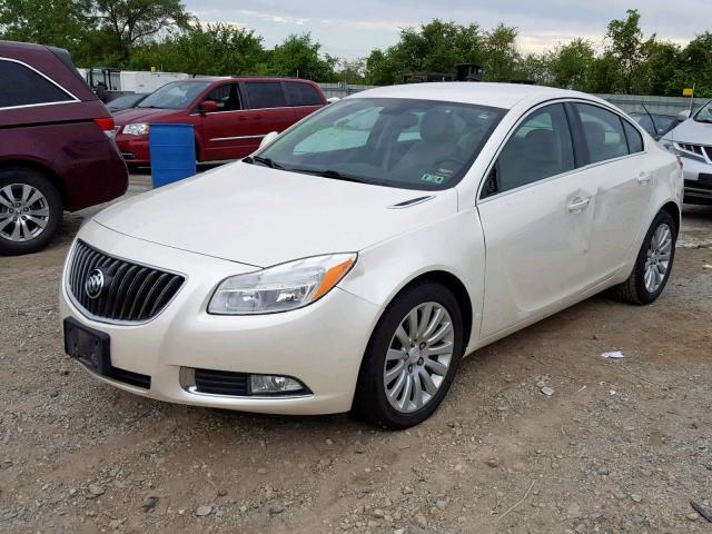 2G4GR5EK9C9169029 - 2012 BUICK REGAL WHITE photo 2