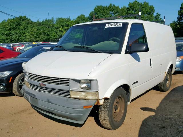 1GCDM19W3YB125142 - 2000 CHEVROLET ASTRO WHITE photo 2