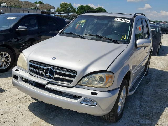 4JGAB75E34A484978 - 2004 MERCEDES-BENZ ML 500 SILVER photo 2