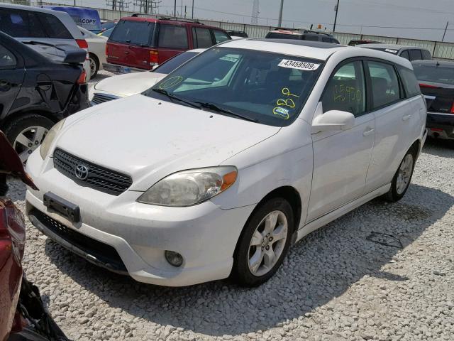 2T1KR32E87C653135 - 2007 TOYOTA MATRIX XR WHITE photo 2