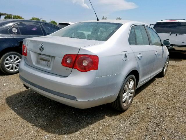 3VWEG71K17M073490 - 2007 VOLKSWAGEN JETTA WOLF SILVER photo 4