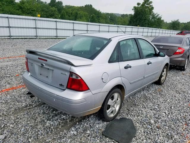 1FAHP34N76W217272 - 2006 FORD FOCUS ZX4 SILVER photo 4