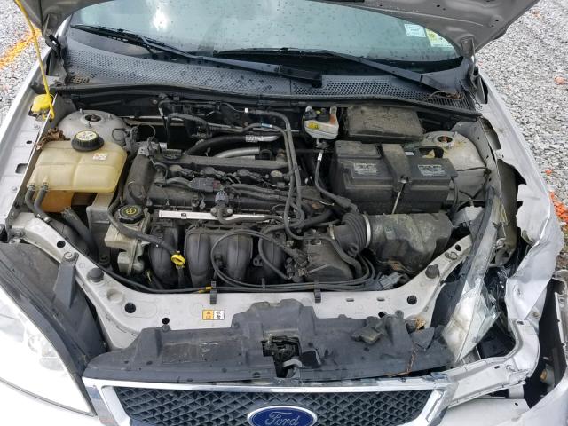 1FAHP34N76W217272 - 2006 FORD FOCUS ZX4 SILVER photo 7