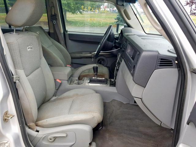 1J8HG48K06C332256 - 2006 JEEP COMMANDER SILVER photo 5