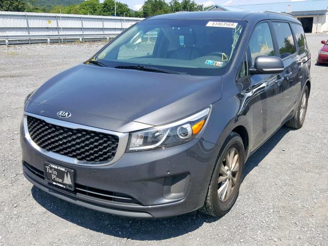 KNDMB5C16H6252812 - 2017 KIA SEDONA LX GRAY photo 2