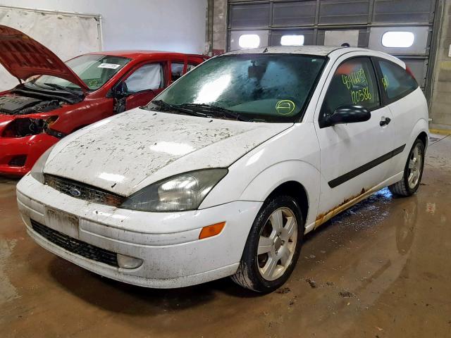 3FAFP31373R102857 - 2003 FORD FOCUS ZX3 WHITE photo 2