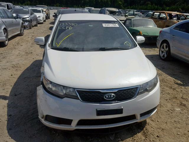 KNAFU4A23C5606029 - 2012 KIA FORTE EX WHITE photo 9