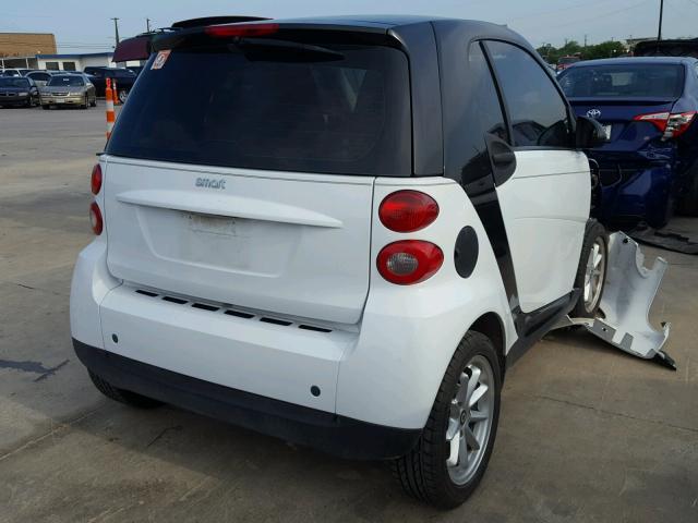 WMEEJ31X09K237154 - 2009 SMART FORTWO WHITE photo 4