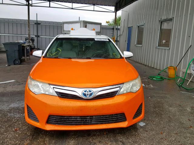 4T1BD1FK0CU055469 - 2012 TOYOTA CAMRY HYBR TWO TONE photo 9