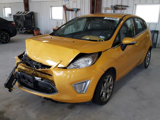 3FADP4FJ5DM144589 - 2013 FORD FIESTA TIT YELLOW photo 2