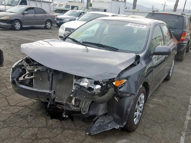 2T1BU4EE0DC057318 - 2013 TOYOTA COROLLA BA GRAY photo 2