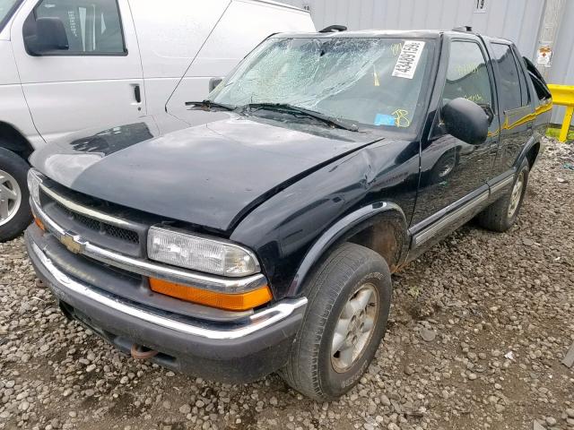 1GNDT13W4Y2405137 - 2000 CHEVROLET BLAZER BLACK photo 2