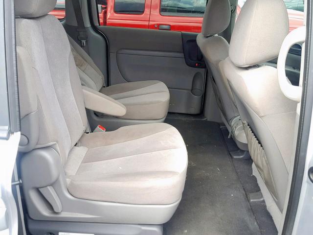 KNDMG4C77B6370651 - 2011 KIA SEDONA LX SILVER photo 6