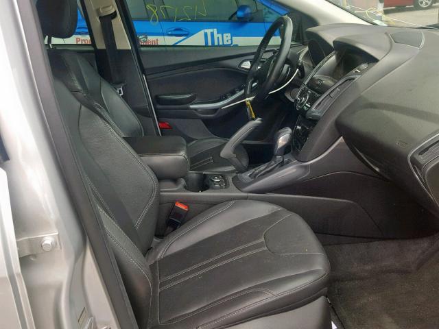 1FAHP3N2XCL296289 - 2012 FORD FOCUS TITA SILVER photo 5