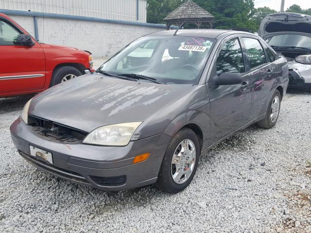 1FAFP34N05W270059 - 2005 FORD FOCUS ZX4 GRAY photo 2